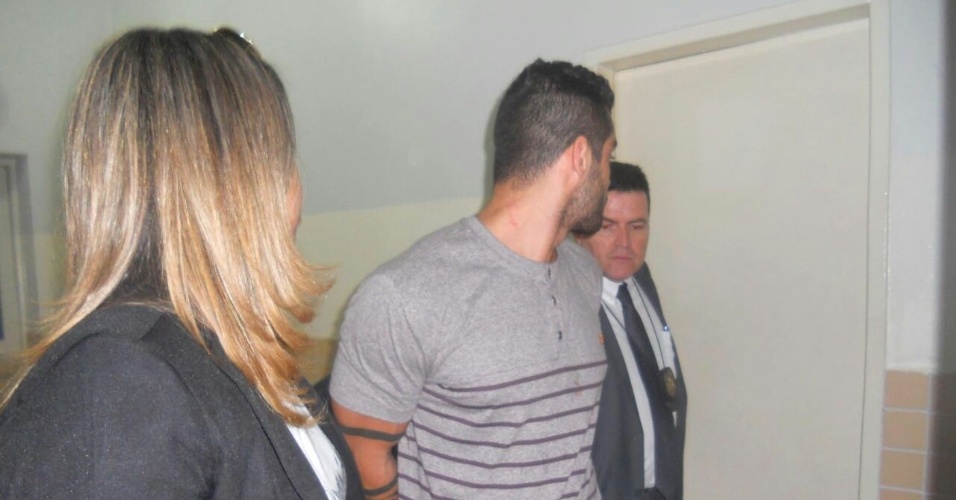 Yuri_bbb13_agrediu_namorada2 Polícia prende ex-BBB por suspeita de agredir namorada